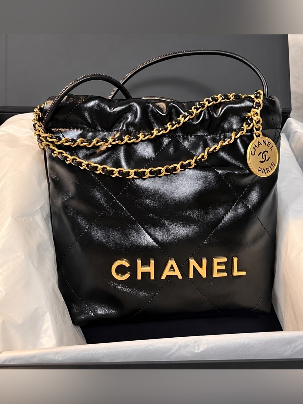 CHANEL 22 Mini hobo